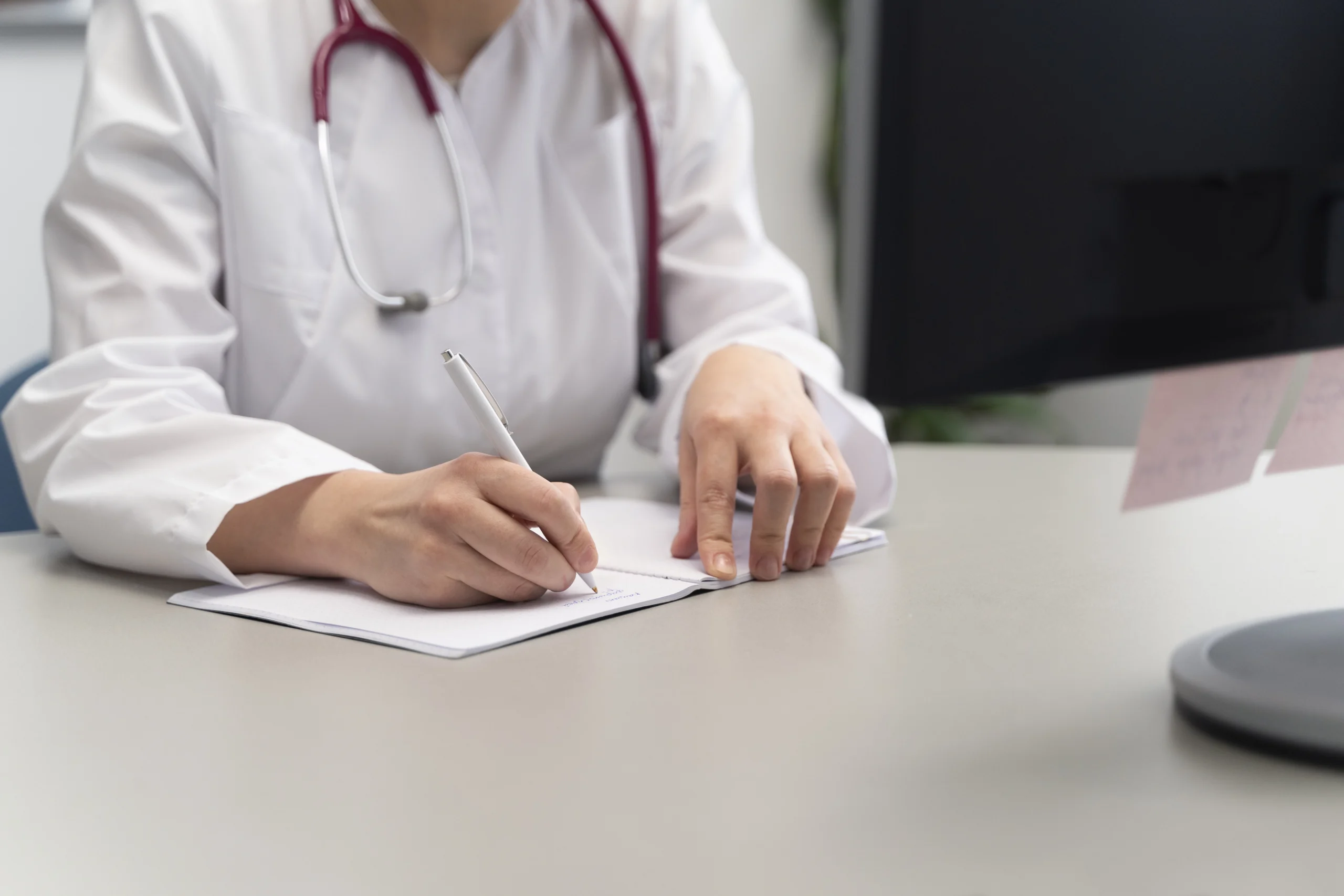 doctor-teleconsulting-patient-computer.webp